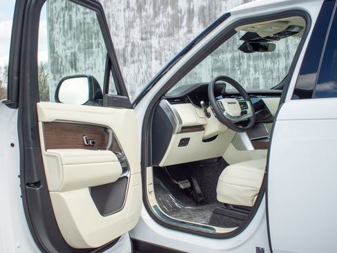 New 2026 Land Rover Range Rover SE image 10