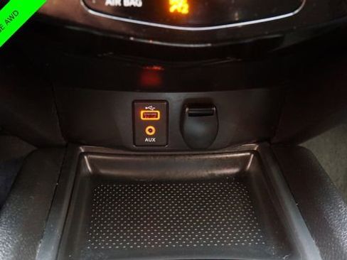 Used 2017 Nissan Rogue SV w/ SV Premium Package image 19