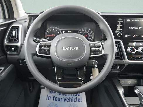 Used 2023 Kia Sorento LX AWD/4WD image 17