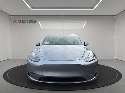 Used 2024 Tesla Model Y Long Range AWD/4WD image 8