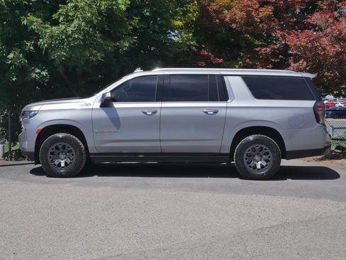 Used 2023 Chevrolet Suburban High Country w/ Max Trailering Package AWD/4WD image 17