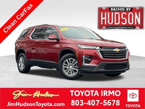 Used 2023 Chevrolet Traverse LT image 1