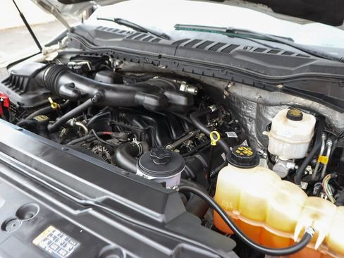 Used 2017 Ford F550 2WD Regular Cab Super Duty image 18