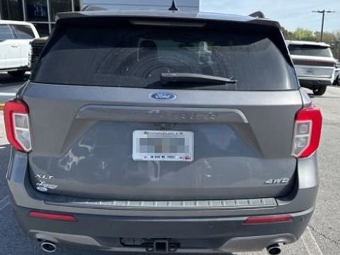 Used 2022 Ford Explorer XLT w/ Equipment Group 202A image 10