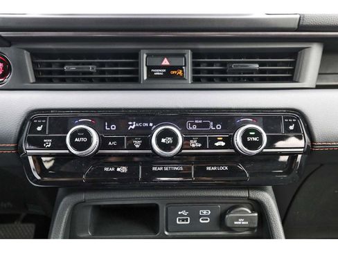 Used 2025 Honda Pilot TrailSport image 26