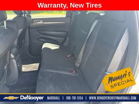 Used 2017 Jeep Grand Cherokee Laredo AWD/4WD image 10