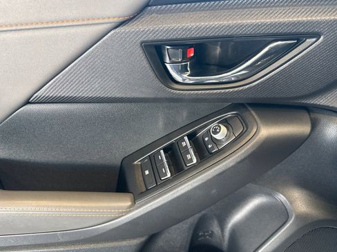 Certified 2025 Subaru Crosstrek 2.5i Limited w/ Crosstrek Mirror Package image 10