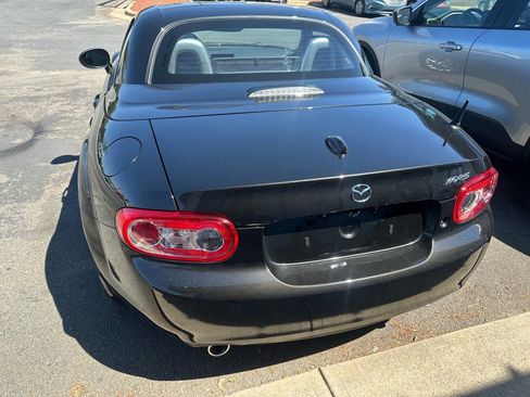 Used 2011 MAZDA MX-5 Miata Grand Touring image 3