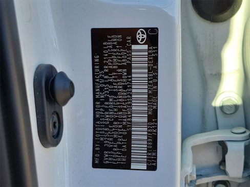 Used 2025 Toyota Corolla LE image 31