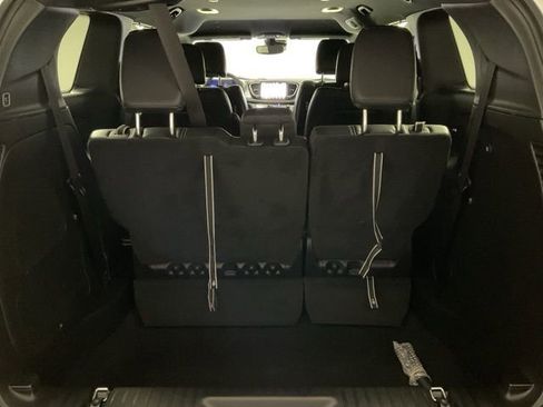 Used 2022 Chrysler Pacifica Touring-L w/ Uconnect Theater Family Group image 34