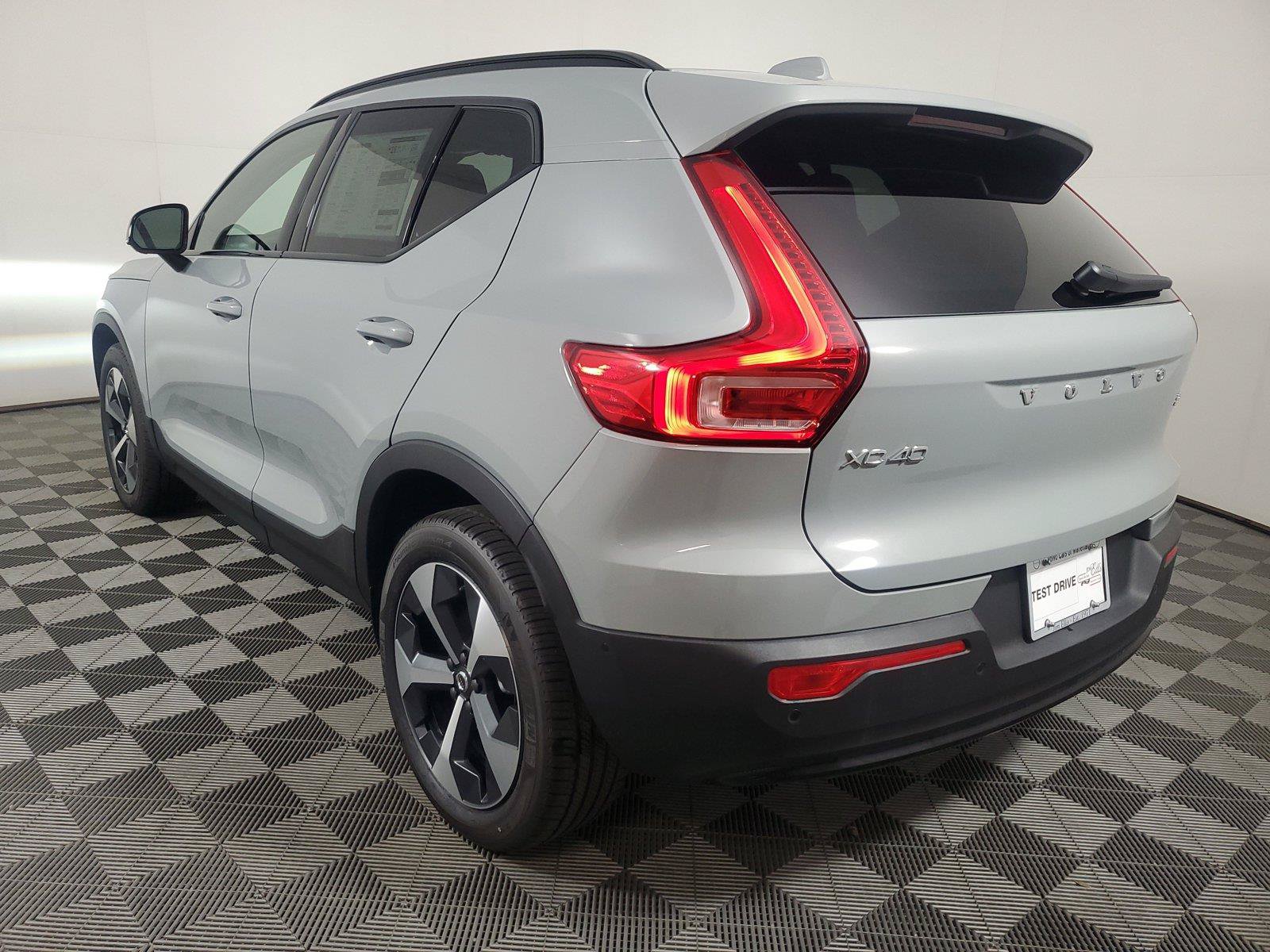 Used 2026 Volvo XC40 B5 Plus w/ Protection Package Premier AWD/4WD image 4