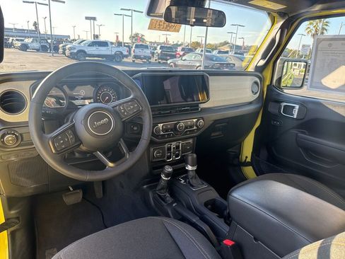 Certified 2024 Jeep Gladiator Sport image 17