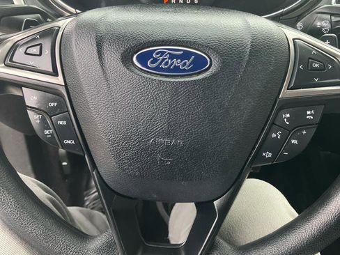 Used 2017 Ford Fusion SE w/ Fusion SE Technology Package image 14