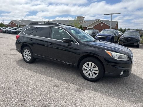 Used 2015 Subaru Outback 2.5i Premium AWD/4WD image 9