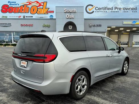 Certified 2023 Chrysler Pacifica Limited FWD image 3