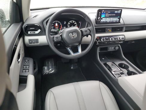 Used 2025 Honda Pilot EX-L image 10