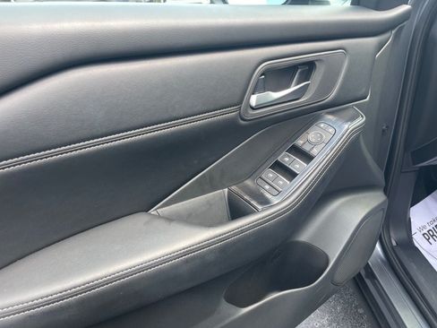 Used 2026 Nissan Rogue SL FWD image 11