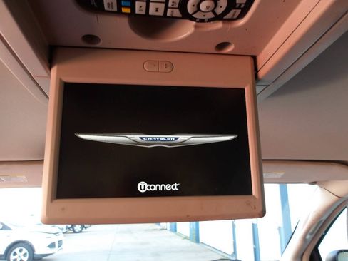 Used 2016 Chrysler Town & Country Touring-L w/ Driver Convenience Group FWD image 27