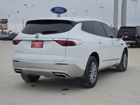Used 2023 Buick Enclave Essence image 7
