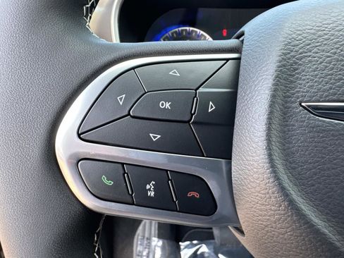 New 2026 Chrysler Pacifica Select FWD image 32