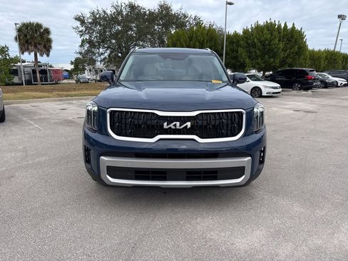 Used 2024 Kia Telluride EX w/ EX Captain's Chair Package image 2