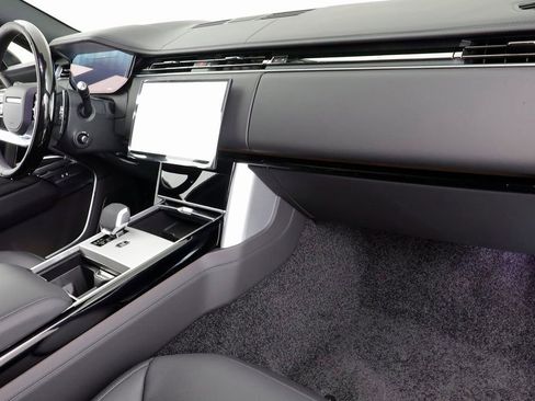 New 2025 Land Rover Range Rover Long Wheelbase SE AWD/4WD image 22