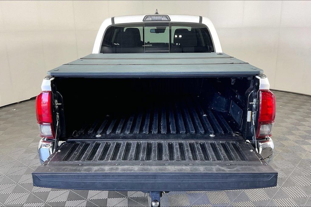 Used 2019 Toyota Tacoma SR5 AWD/4WD image 36