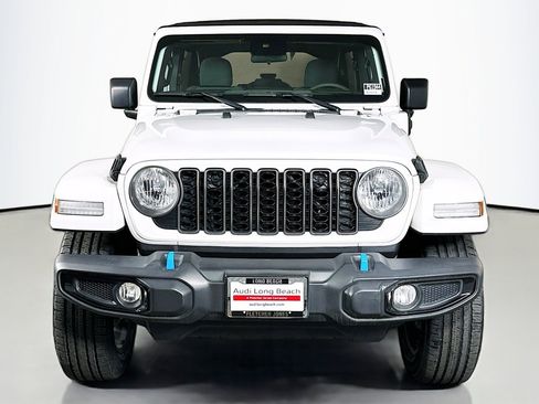 Used 2024 Jeep Wrangler Unlimited AWD/4WD image 2