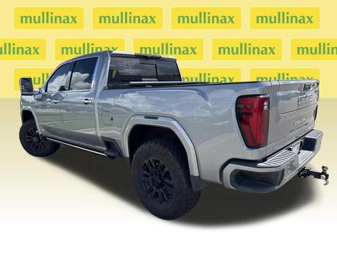 Used 2024 GMC Sierra 2500 Denali Ultimate AWD/4WD image 3