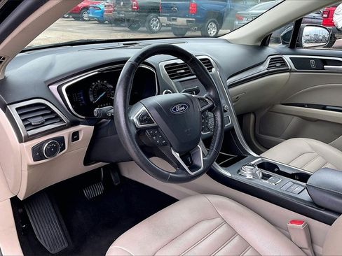 Used 2020 Ford Fusion SEL image 14