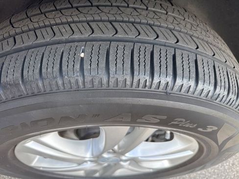Used 2019 Buick Enclave Essence AWD/4WD image 20