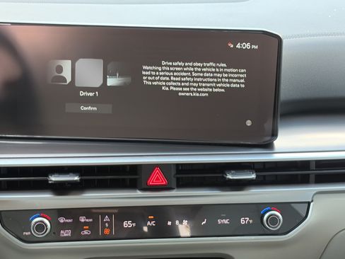 New 2026 Kia Sorento S w/ S Panoramic Sunroof Package FWD image 17