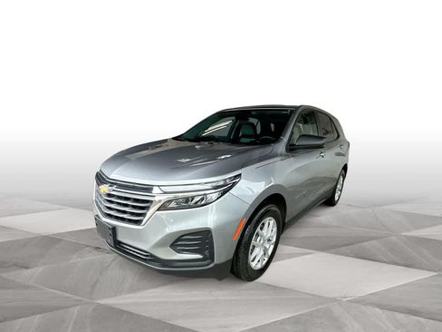 Used 2024 Chevrolet Equinox LS w/ LS Convenience Package AWD/4WD image 4