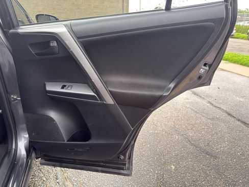 Used 2018 Toyota RAV4 LE FWD image 25