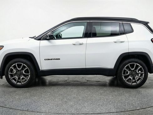 Used 2025 Jeep Compass Trailhawk AWD/4WD image 5