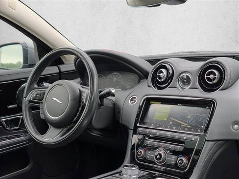 Used 2019 Jaguar XJ R-Sport RWD image 21