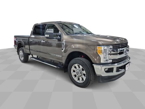 Used 2017 Ford F250 Lariat AWD/4WD image 2