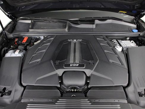 Used 2024 Bentley Bentayga image 26