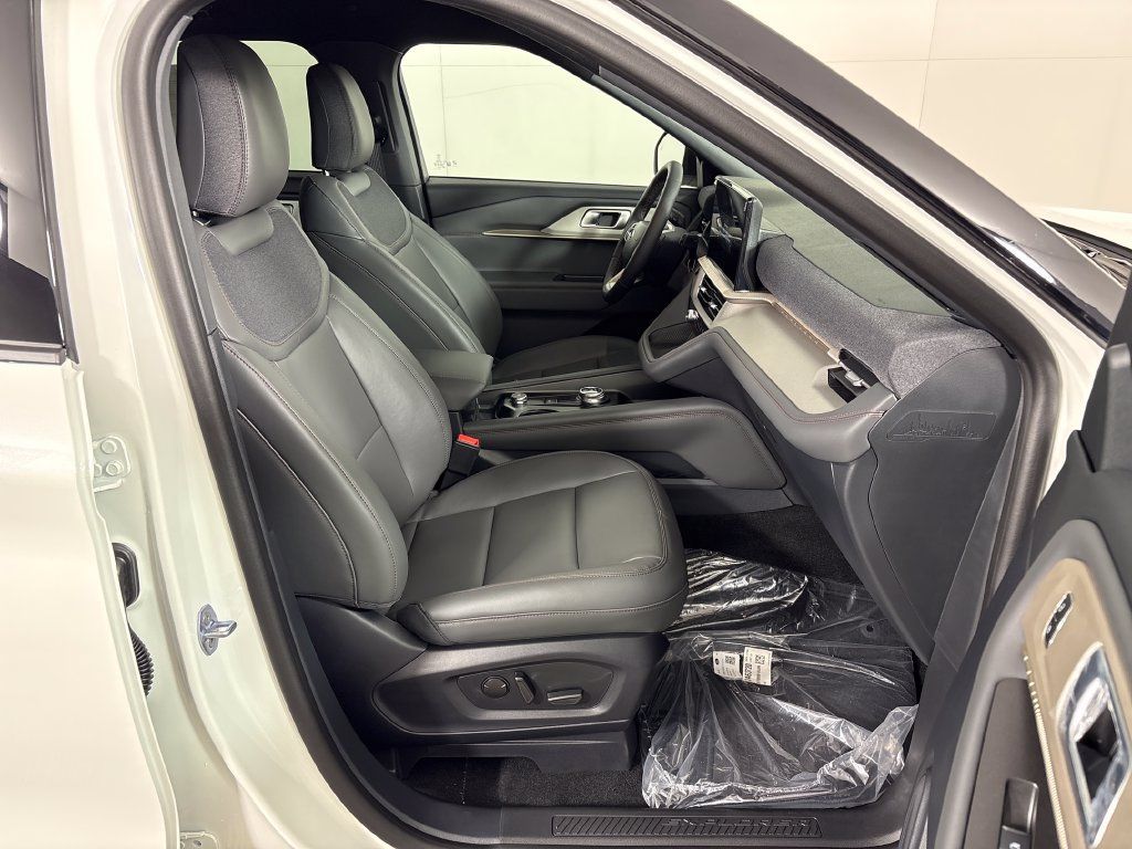 New 2027 Ford Explorer Active w/ Active Comfort Package RWD image 5