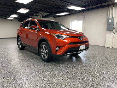 Used 2016 Toyota RAV4 XLE AWD/4WD image 3