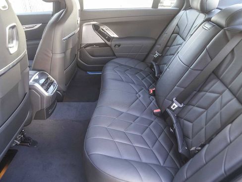 New 2026 BMW 750e xDrive w/ Premium Package image 15