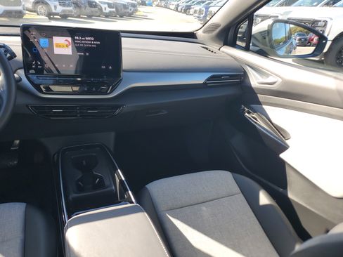 Used 2023 Volkswagen ID.4 Pro image 16