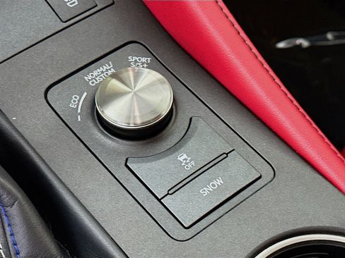 Used 2019 Lexus RC F F image 21