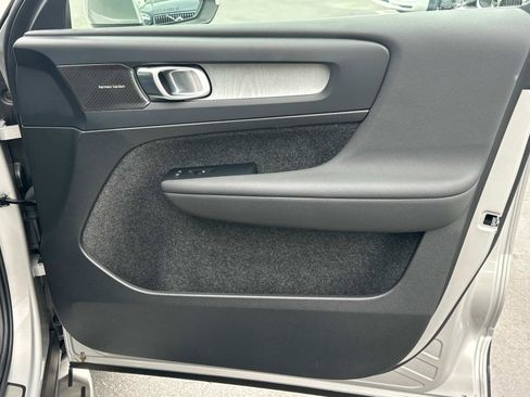 Certified 2024 Volvo XC40 B5 Ultimate w/ Climate Package image 24