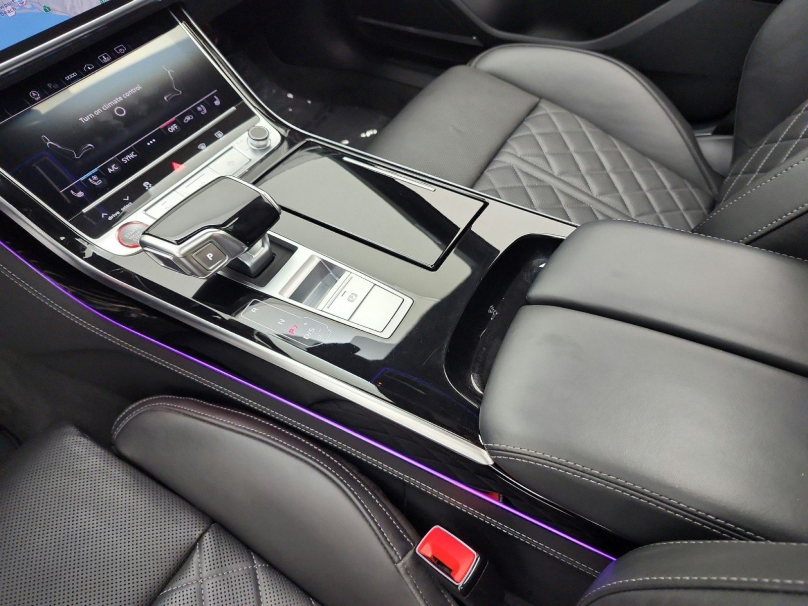 Used 2024 Audi S8 AWD/4WD image 11