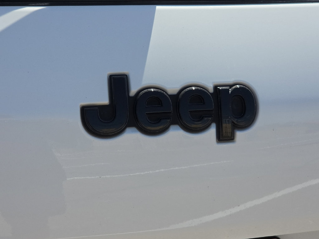 Used 2024 Jeep Grand Cherokee L Laredo RWD image 12