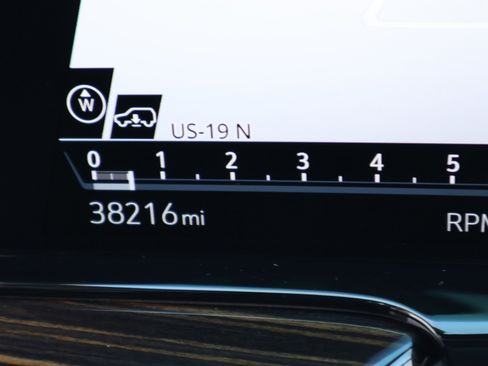 Used 2021 Cadillac Escalade Premium Luxury w/ Driver Assist Tech Package image 28