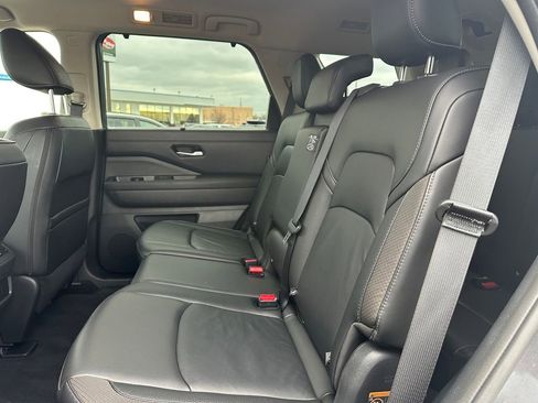 Used 2025 Nissan Pathfinder SL image 11
