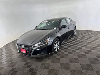 Used 2023 Nissan Altima 2.5 S FWD video 3