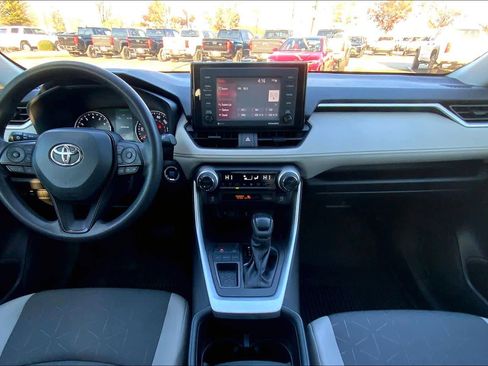Used 2022 Toyota RAV4 XLE image 16